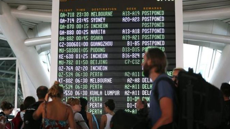 Ινδονησία: Έκρηξη του ηφαιστείου Ραούνγκ – Κλειστά πέντε αεροδρόμια