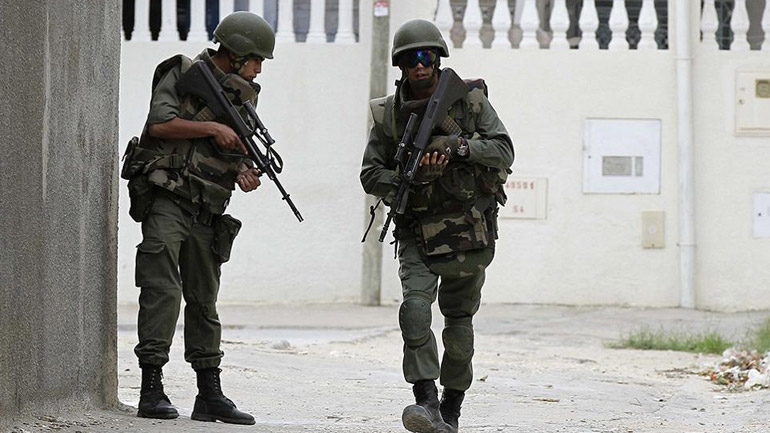 Τυνησία: Συμπλοκές με πυρά σε στρατιωτική βάση – Επτά νεκροί
