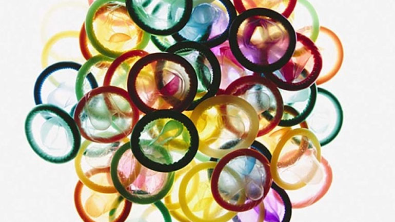 Μαθητές σχεδίασαν προφυλακτικά που αλλάζουν χρώμα μόλις εντοπίσουν σεξουαλικώς μεταδιδόμενα νοσήματα