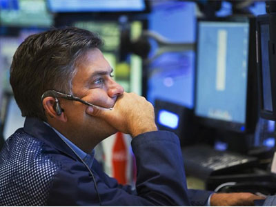 Περιορίστηκαν οι απώλειες στη Wall Street