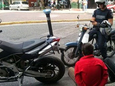 Βόλος: Συλλήψεις 12 μοτοσικλετιστών που δεν είχαν άδεια οδήγησης