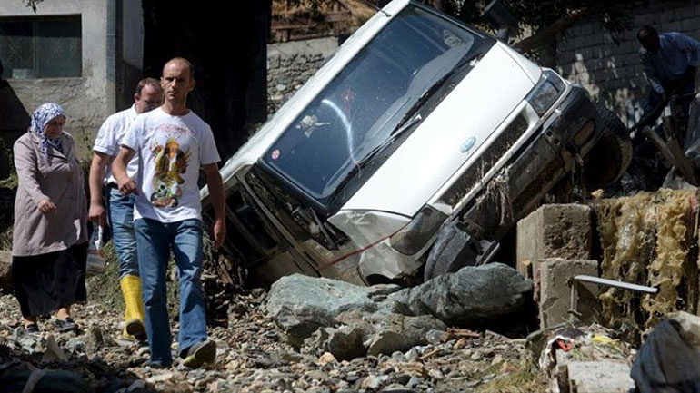 ΠΓΔΜ: Διήμερο πένθος για τα θύματα της καταιγίδας στο Τέτοβο