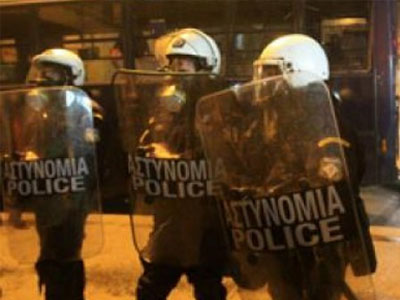 Καταγγελία για επίθεση αστυνομικού κατά δημοσιογράφου