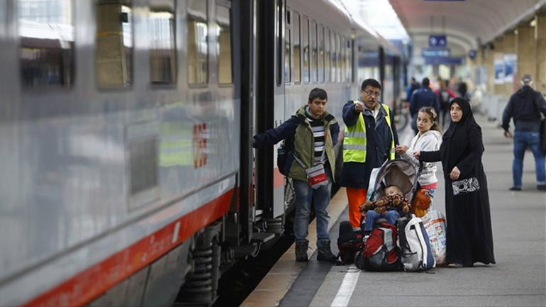 Διακόπηκαν τα δρομολόγια τρένων μεταξύ Γερμανίας και Δανίας – Πρόσφυγες αρνούνται να αποβιβαστούν