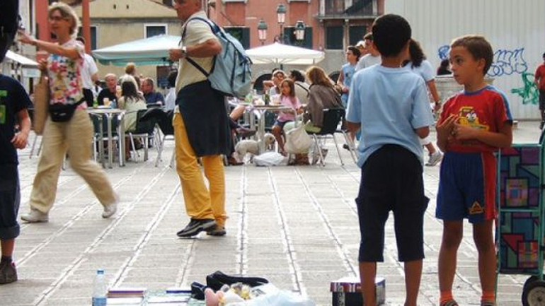 Ιταλία: To FDI έφτιαξε τηλεφωνική γραμμή «μόνο για Ιταλούς άπορους»