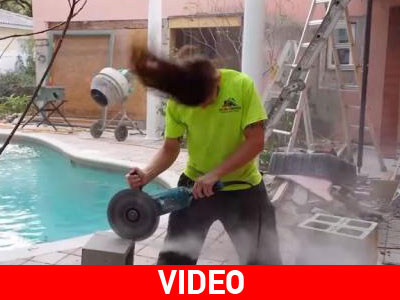 Οικοδόμος δουλεύει μόνο σε ρυθμούς… χέβι μέταλ!