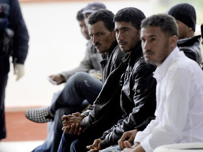 Ιταλία: Εγκατέλειψαν 350 μετανάστες σε πάρκινγκ