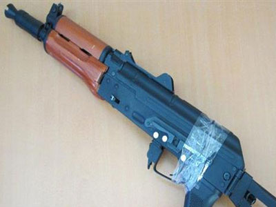 Ελ. Βενιζέλος: Προσπάθησαν να περάσουν… καλάσνικοφ από το τελωνείο!