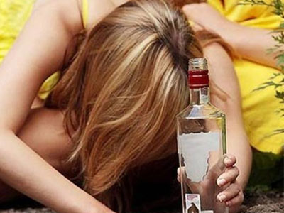 Στην εντατική μια 14χρονη λόγω υπερκατανάλωσης αλκοόλ