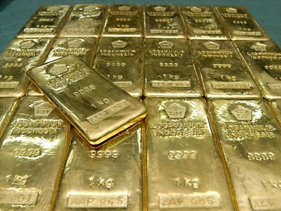 Σε χαμηλά δύο μηνών ο χρυσός – Ανέκαμψε το πετρέλαιο