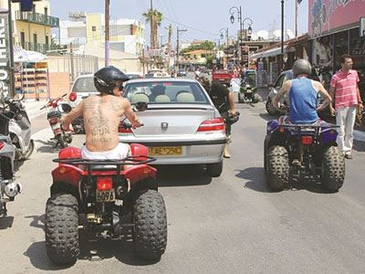 Ποινική δίωξη για απόπειρα ανθρωποκτονίας στους Βρετανούς μετά τον ξυλοδαρμό στα Μάλια