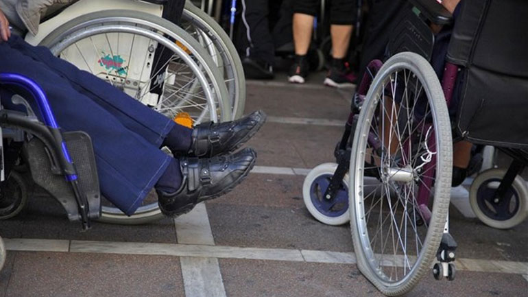 Ρύθμιση για την εξυπηρέτηση των ΑμεΑ στη διάρκεια της τραπεζικής αργίας