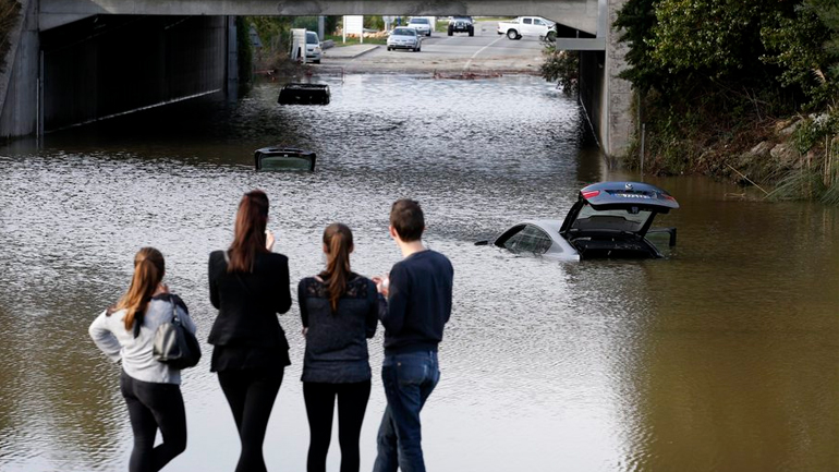 Κυανή Ακτή: Δεκαεπτά νεκροί και τέσσερις αγνοούμενοι από τις πλημμύρες