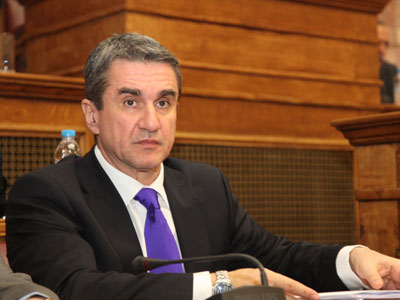 Εθελοντές εκπαιδευτικούς για να καλύψουν τα κενά αναζητά o Λοβέρδος