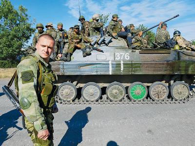 Δεκάδες ρωσικά τανκ και φορτηγά μπήκαν στην Ουκρανία