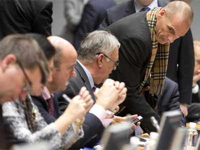 Eurogroup: Ασφυκτικές πιέσεις στην Ελλάδα να συνεχίσει το μνημόνιο