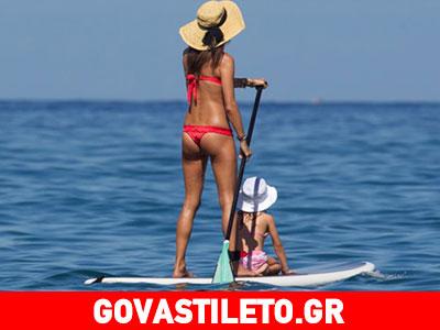 Οι καυτές διακοπές της Alessandra Ambrosio