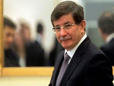 Νταβούτογλου: Μόνο οι Σύροι θα περάσουν τα σύνορα προς το Κομπανί