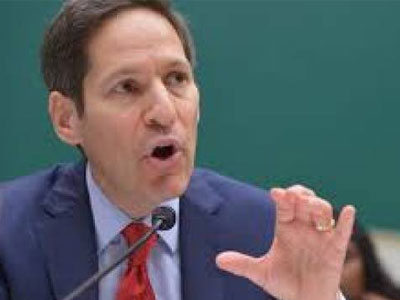 ΗΠΑ: Μικρός ο κίνδυνος για τους συνεπιβάτες της νοσοκόμας με Έμπολα