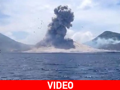 Παπούα Νέα Γουινέα: Τουρίστας κατέγραψε την έκρηξη ηφαιστείου
