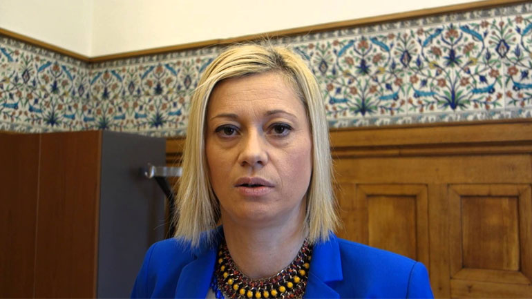 Μήνυση κατά του Γιάννη Στουρνάρα καταθέτει η Ραχήλ Μακρή Μήνυση κατά του Γιάννη Στουρνάρα καταθέτει η Ραχήλ Μακρή