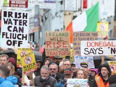 Ιρλανδία: Μαζικές διαδηλώσεις για την επιβολή τελών στο νερό