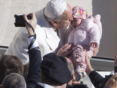 Πάπας Φραγκίσκος: «Όσοι επιλέγουν να μην κάνουν παιδιά είναι εγωιστές»