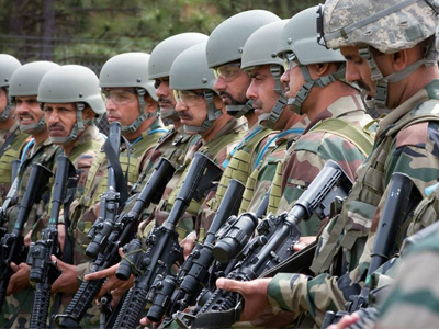 Ινδία – Πακιστάν: Ανταλλαγή πυρών και απειλών