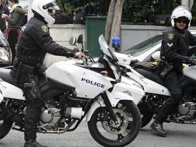 Ανέβηκε στην ταράτσα και πέταξε πλακάκια σε ομάδα ΔΙ.ΑΣ.