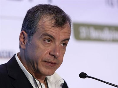 Θεοδωράκης: Να φύγουν τα «παλιά κόμματα» από σχολεία και πανεπιστήμια