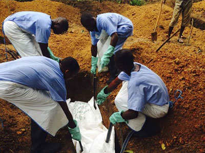 Σιέρα Λεόνε: Νεκροθάφτες απεργοί απέθεσαν πτώματα νεκρών από Έμπολα στους δρόμους