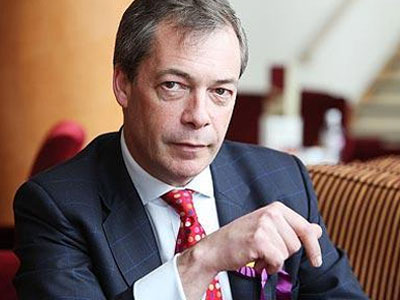 Βρετανία: Δημοσκόπηση δίνει το προβάδισμα στον Φάρατζ