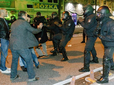 Γερμανία: Βίαια επεισόδια ανάμεσα σε Ισλαμιστές και Κούρδους