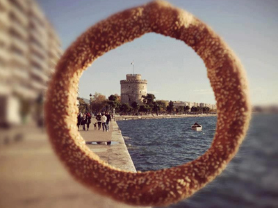 Ένα γιγάντιο κουλούρι θα «αγκαλιάσει» τον Λευκό Πύργο