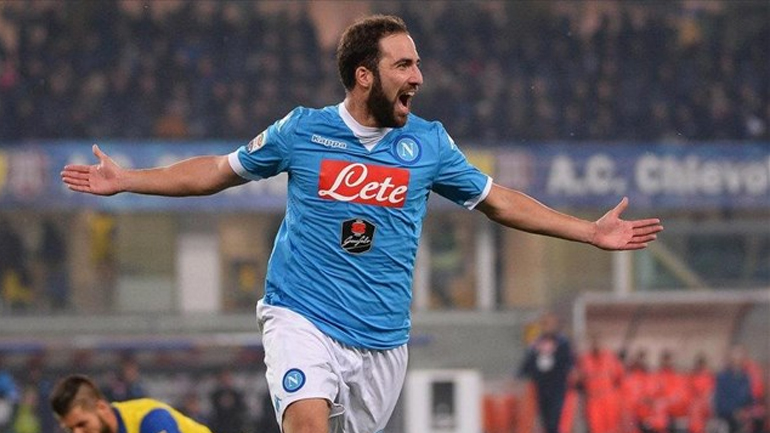 Μεγάλο «διπλό» η Νάπολι στη Βερόνα