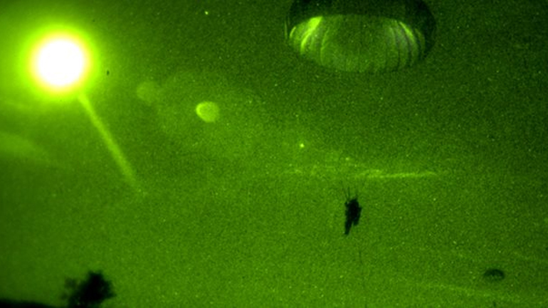 Ισραηλινός έπεσε με αλεξίπτωτο στη Συρία για να πολεμήσει στον εμφύλιο