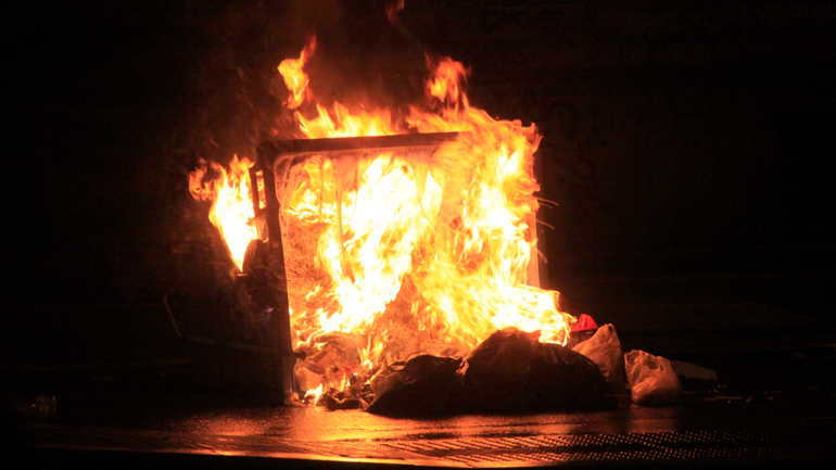 Εμπρησμοί σε κάδους στον Άγιο Δημήτριο