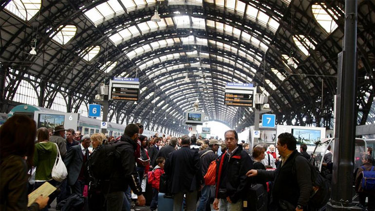 Ιταλία: Εκατοντάδες μετανάστες σε σιδηροδρομικούς σταθμούς