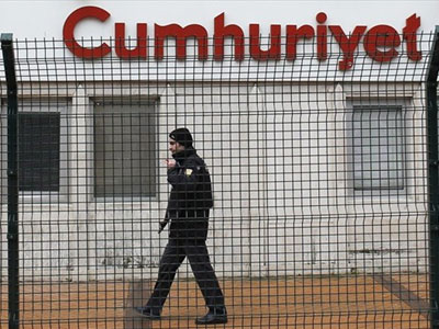 Τουρκία: Έρευνα κατά της Cumhuriyet επειδή δημοσίευσε σκίτσα του Charlie Hebdo