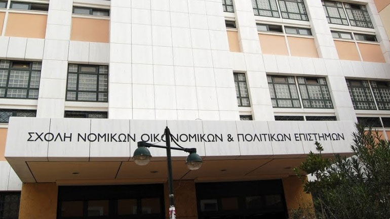 «Ναι» στο δημοψήφισμα λένε 88 καθηγητές της Νομικής σχολής