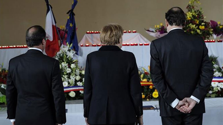 Μέρκελ, Ολάντ και Ραχόι στην περιοχή που συνετρίβη το Airbus