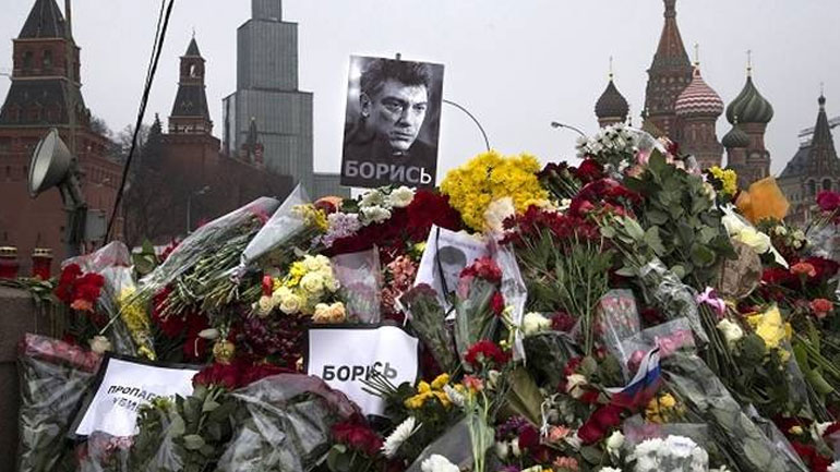 Ρωσία: Εθνικιστές κατέστρεψαν το μνημείο του Νεμτσόφ