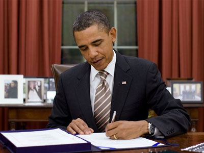 Ο Ομπάμα υπέγραψε το νόμο για νέες κυρώσεις κατά της Ρωσίας