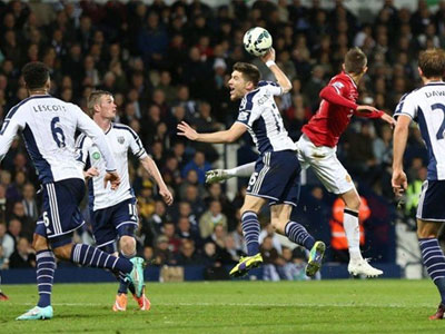 Η Μάντσεστερ Γιουνάιτεντ έμεινε όρθια στο «Χόθορνς»