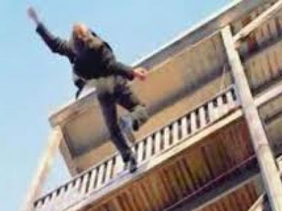 Βόλος: 52χρονος απείλησε να πέσει στο κενό γυμνός