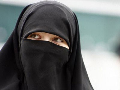 Παρίσι: Έδιωξαν θεατή από όπερα επειδή φορούσε μπούρκα