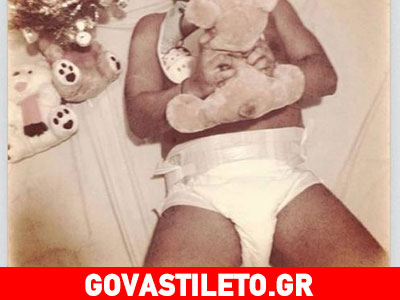 Έλληνας τραγουδιστής θυμήθηκε τα παιδικά του χρόνια και…. φόρεσε πάνα!