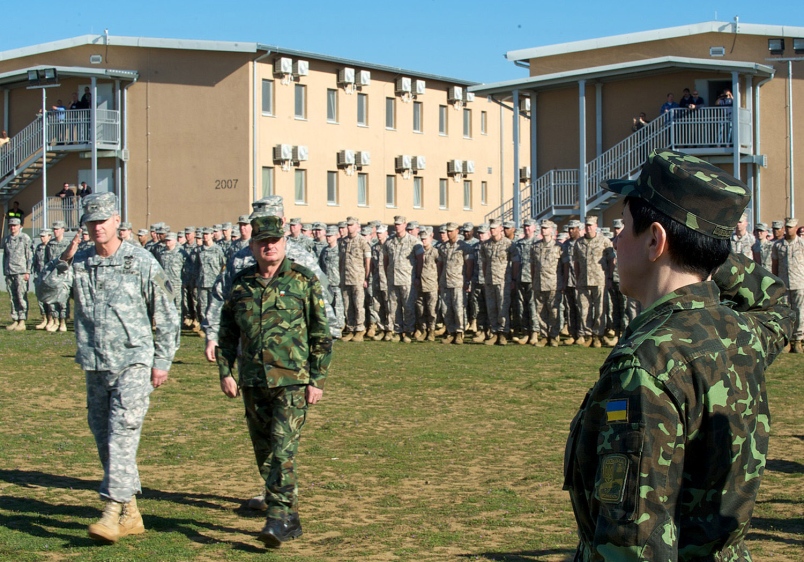 Το ΝΑΤΟ εξετάζει την ενίσχυση στρατιωτικών δυνάμεων στην Πολωνία