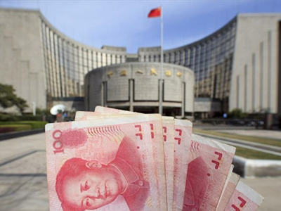 Αιφνίδια μείωση των επιτοκίων στην Κίνα