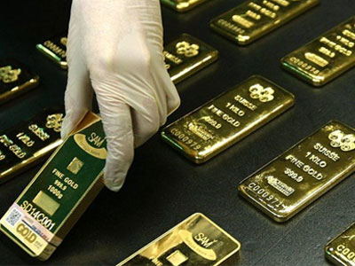 Σε χαμηλά πέντε εβδομάδων ο χρυσός – Απώλειες για το αργό